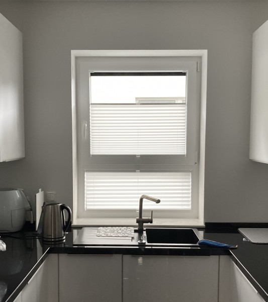 Pleated blind Kyoto Perl smoke-white