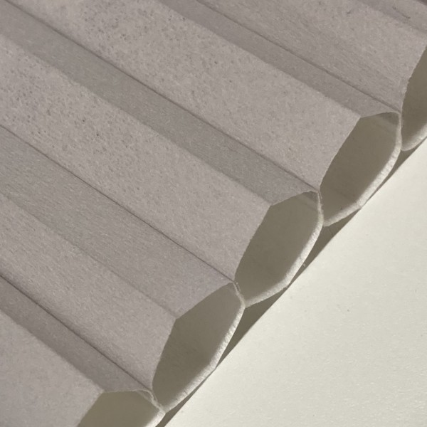 Honeycomb pleated blind Soft Light gray
