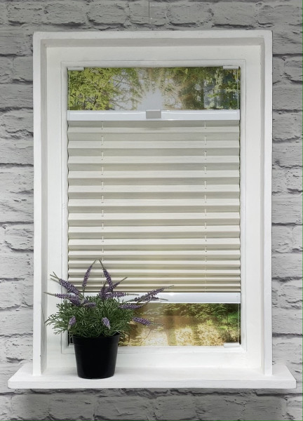 Pleated blind Madagascar pearl cream