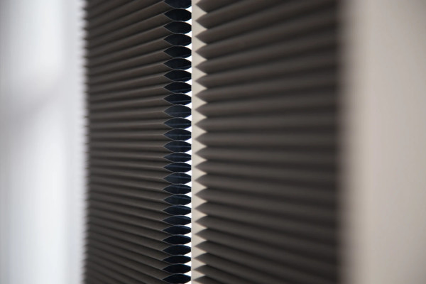 Honeycomb pleated blind 100% blackout Soft dark gray