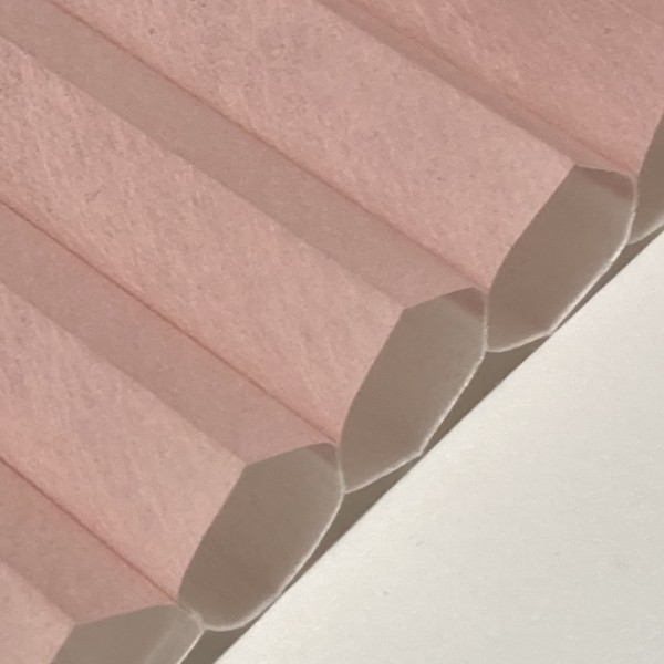 Honeycomb pleated blind Soft Rosé