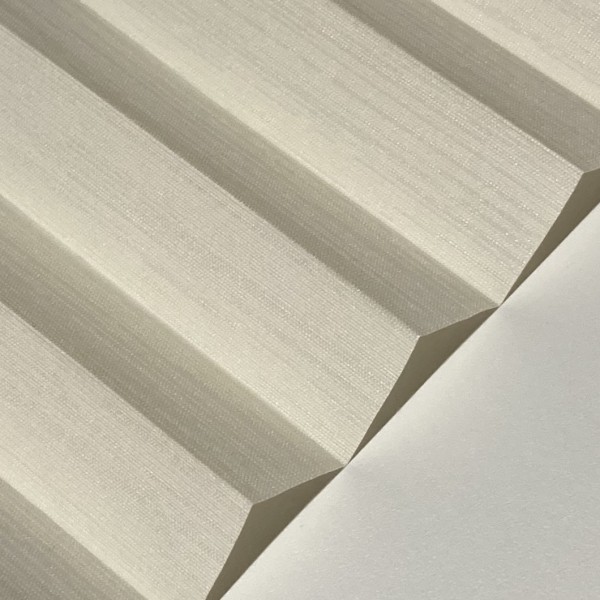 Pleated blind Madagascar pearl cream