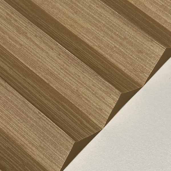 Pleated blind Madagascar pearl toffee