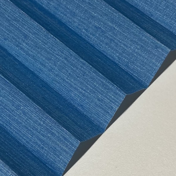 Pleated blind Madagascar pearl blue