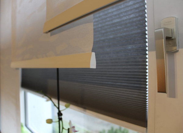 Honeycomb pleated blind Soft blue-grey