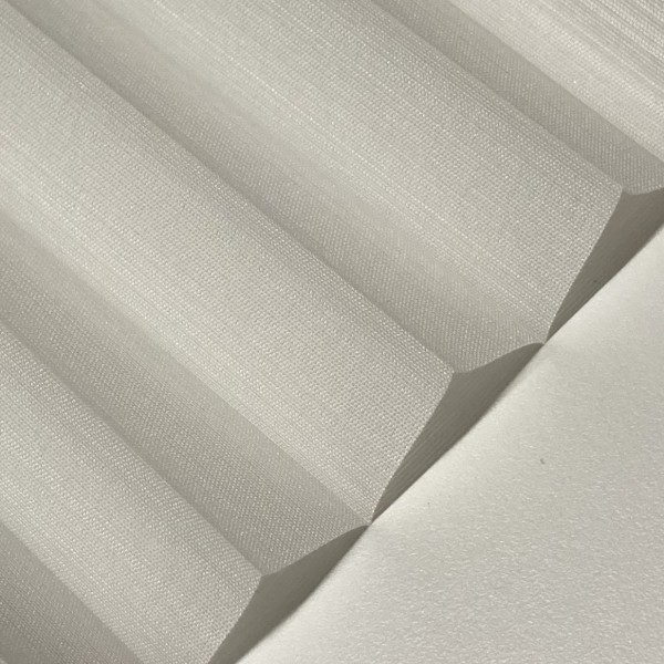 Pleated blind Miss Madagascar White