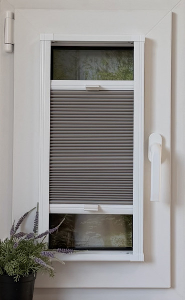 Honeycomb pleated blind 100% blackout Soft Light gray