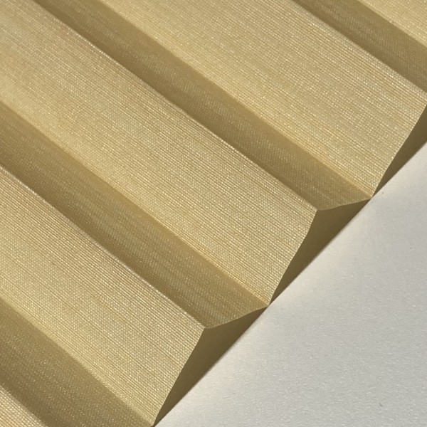 Pleated blind Madagascar pearl vanilla