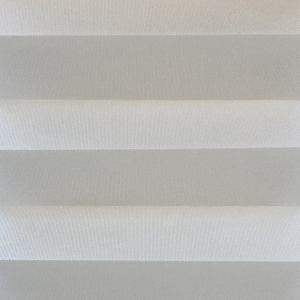 Pleated blind Sina White
