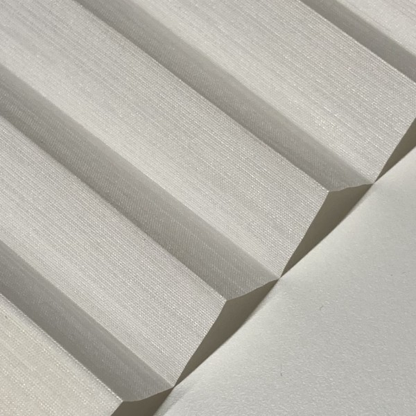 Pleated blind Madagascar pearl white