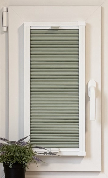 Honeycomb pleated blind 100% blackout Soft Mint