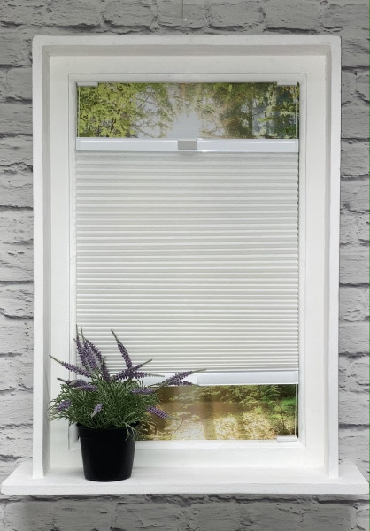 Honeycomb pleated blind 100% blackout Soft White