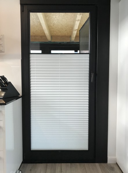 Pleated blind Kyoto Perl smoke-white