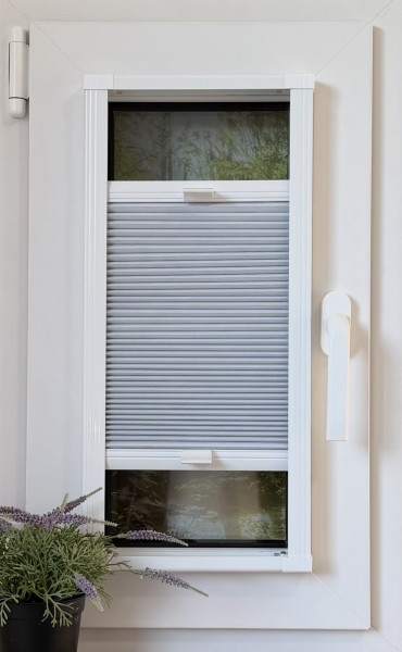 Honeycomb pleated blind 100% blackout Soft White