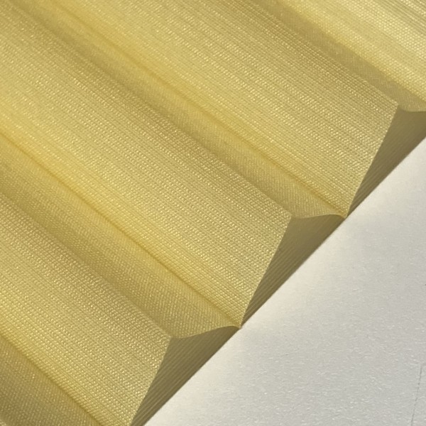 Pleated blind Miss Madagascar saffron