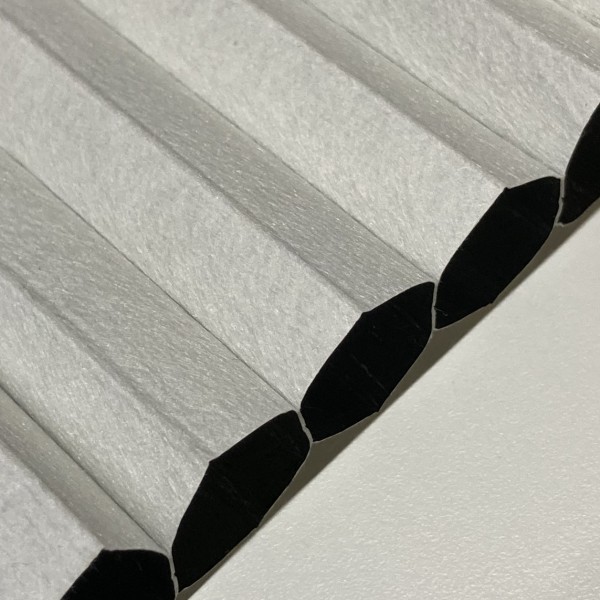 Honeycomb pleated blind 100% blackout Soft White