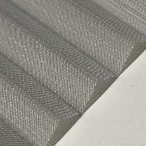 Pleated blind Miss Madagascar silver-grey