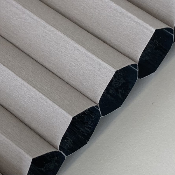 Honeycomb pleated blind 100% blackout Soft Light gray
