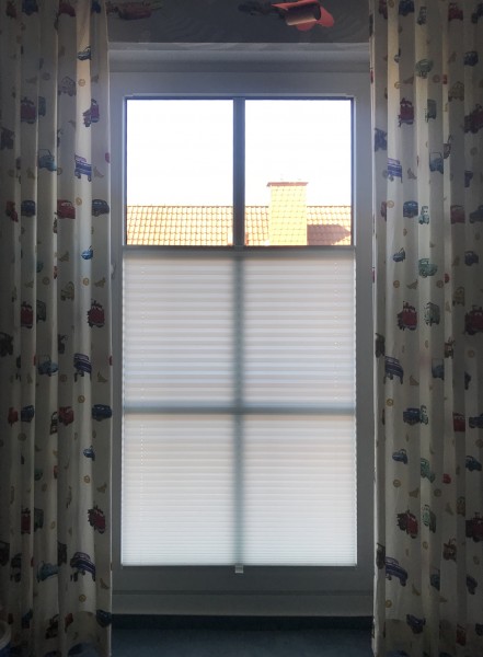 Pleated blind Kyoto Perl smoke-white